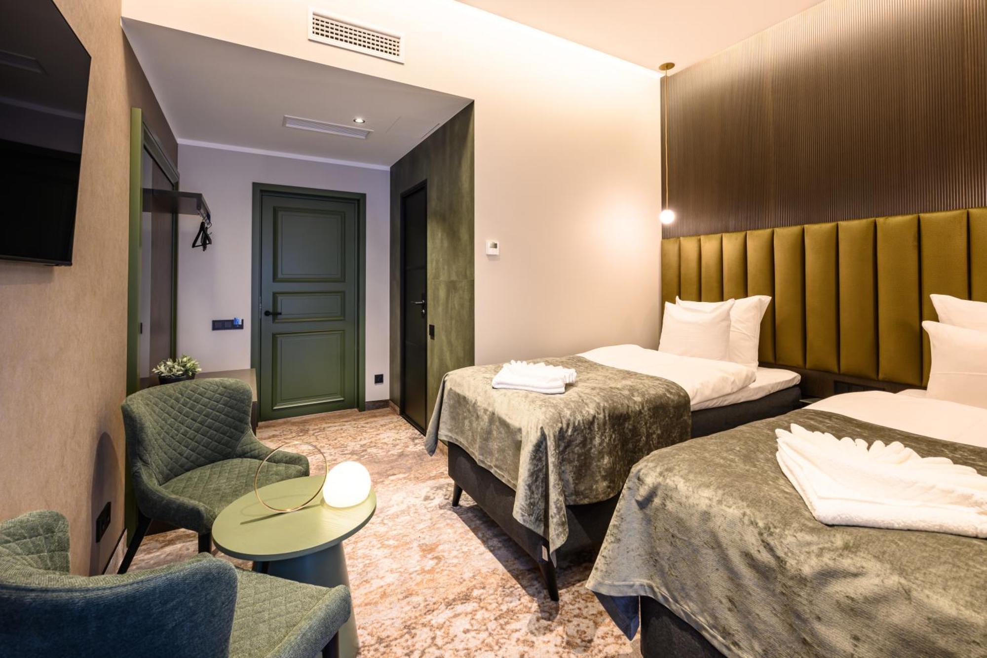 Ugandi Hotel Отепя Экстерьер фото