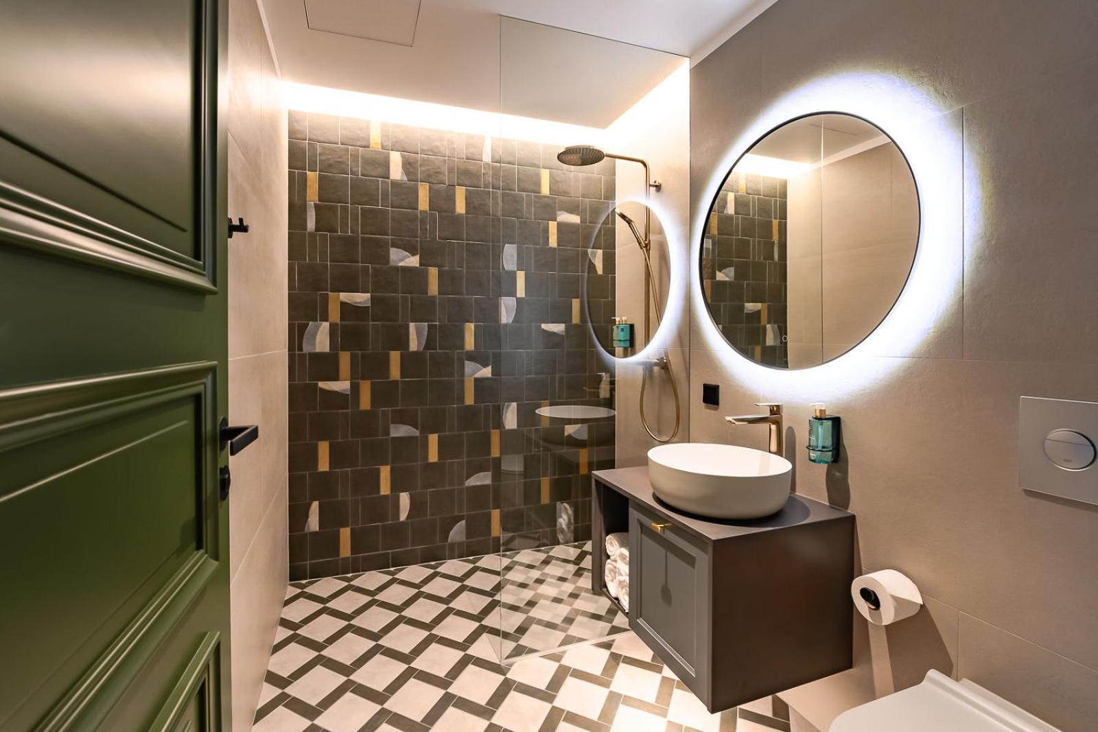 Ugandi Hotel Отепя Экстерьер фото