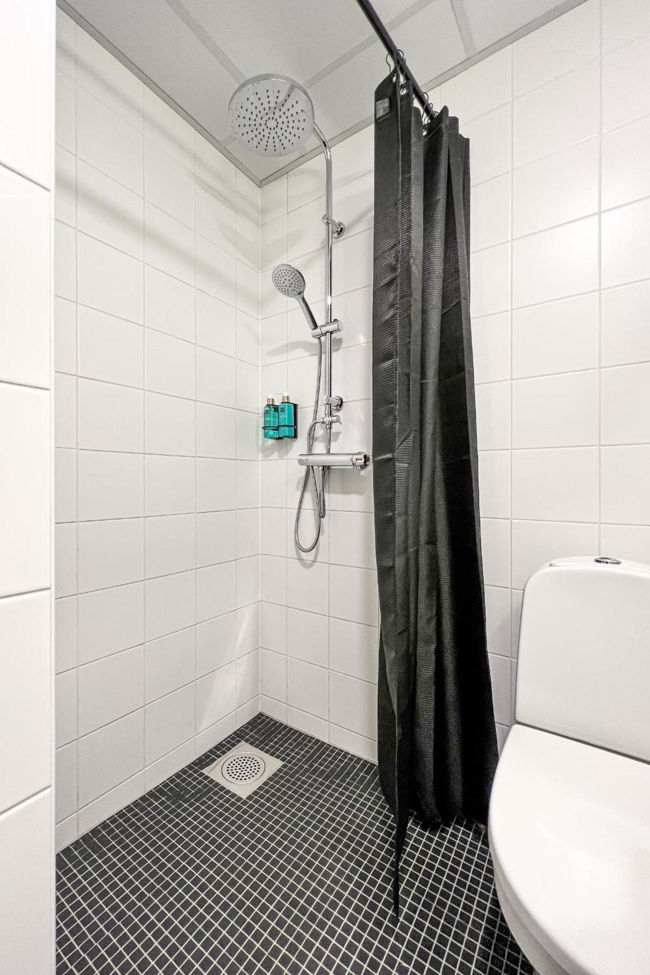 Ugandi Hotel Отепя Экстерьер фото