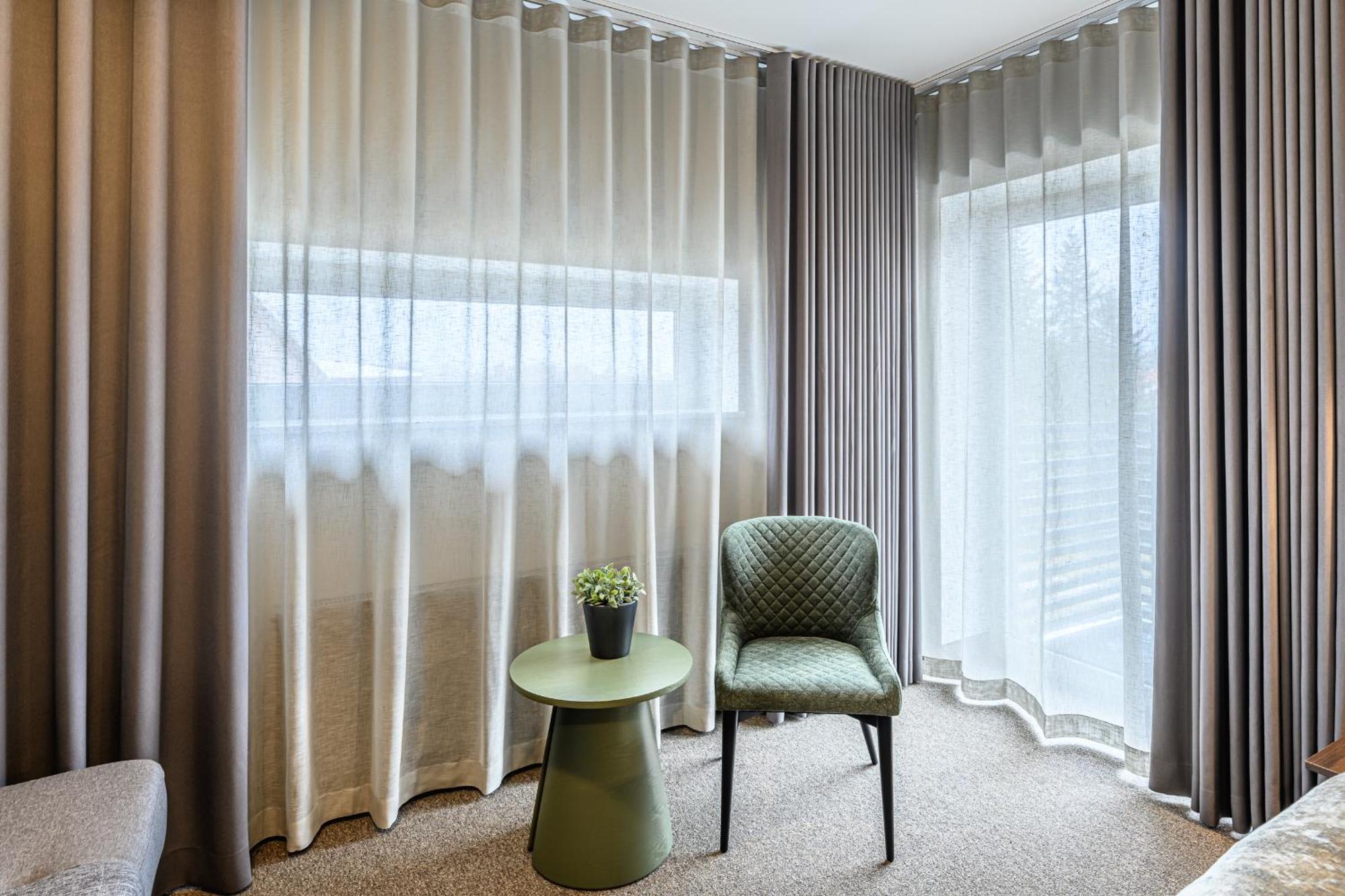 Ugandi Hotel Отепя Экстерьер фото