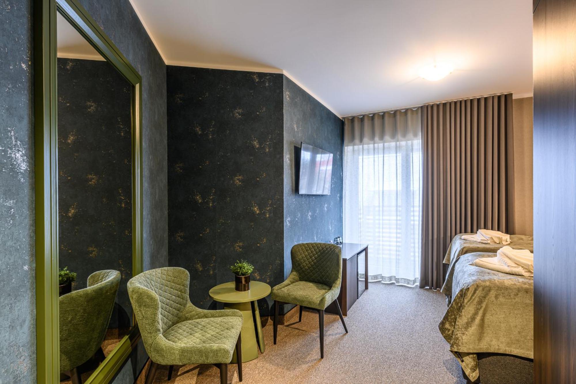 Ugandi Hotel Отепя Экстерьер фото