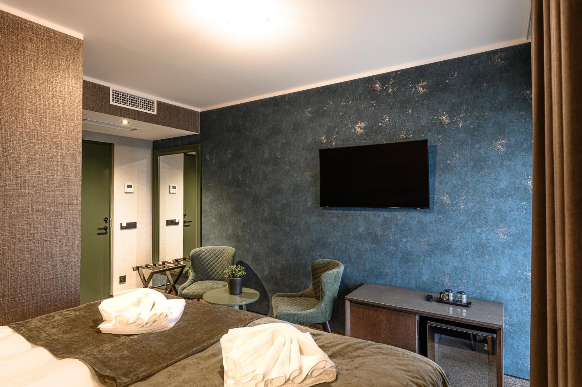 Ugandi Hotel Отепя Экстерьер фото