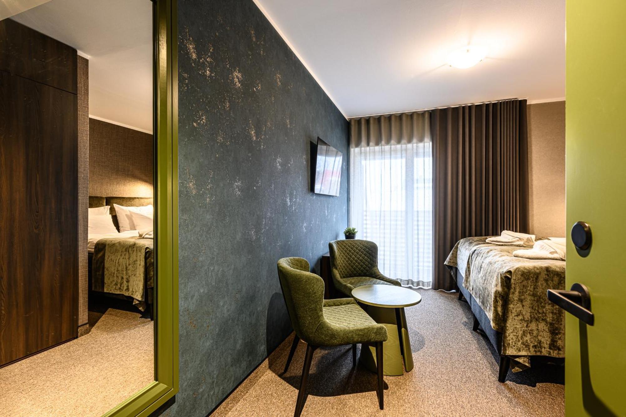 Ugandi Hotel Отепя Экстерьер фото